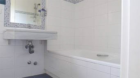Garden Apartment for sale Saint Andrews | Cabopino Marbella other bathroom